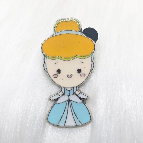 🔮 5/$25 Disney Cinderella Cutie Pin - Picture 1 of 3